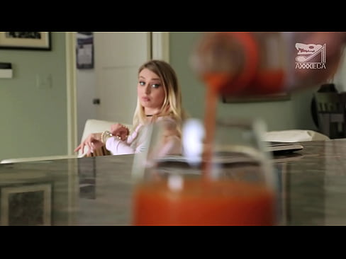 ❤️ Titi handiak eta puxa estua dituen neska beroa galtzailetik oilarra lortzen du, baina oso gogorra ️❌ Sexu bideoa gugan ❤