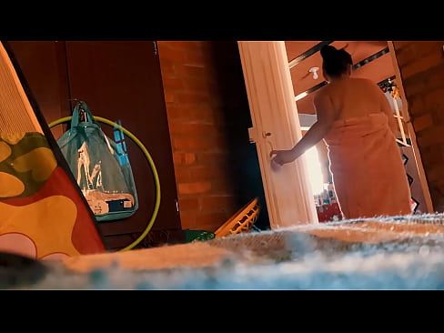 ❤️ Osabak dutxara jarraitzen nau, dutxatzen dudan bitartean izorratzen nau. ️❌ Sexu bideoa gugan ❤