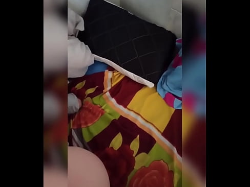 ❤️ Nire gelakidea etxean bakarrik geratzen da, bere senarra oporretara joaten delako eta nik izorratzeko eta ipurdia esnez betetzeko aprobetxatzen dut ️❌ Sexu bideoa gugan ❤
