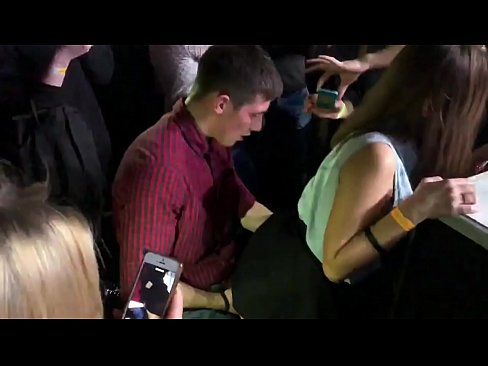 ❤️ Benetako sexua Errusiako diskoteka batean. 18 urteko neska errusiarra uzkian eta baginan izorratuta diskoteka batean ️❌ Sexu bideoa gugan ❤