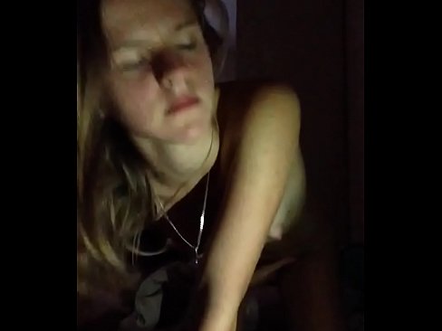❤️ Neska bat masturbatzen da eta cums ️❌ Sexu bideoa gugan ❤