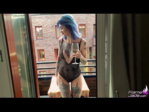 ❤️ Neska Ikaragarria trago batez zurrupatzen eta zeru zabalean sutsuki izorratzen ️❌ Sexu bideoa gugan ❤